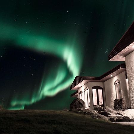 Alka - Cozy Room By The Sea With Private Hot Tub Njarthvik Exteriör bild