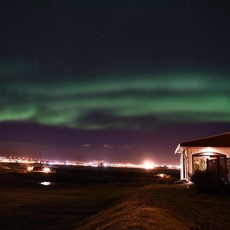 Alka - Cozy Room By The Sea With Private Hot Tub Njarthvik Exteriör bild