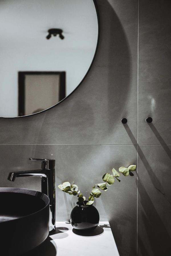 Alka - Cozy Room By The Sea With Private Hot Tub Njarthvik Exteriör bild