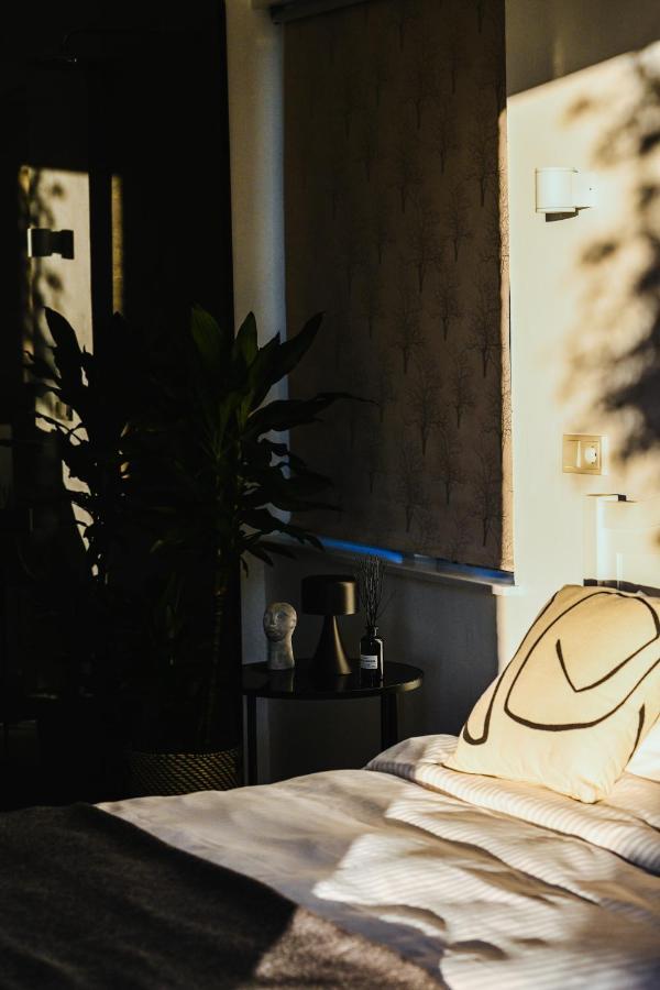 Alka - Cozy Room By The Sea With Private Hot Tub Njarthvik Exteriör bild