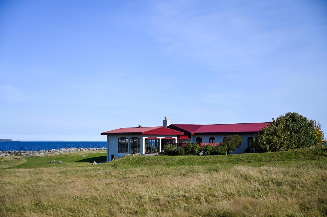 Alka - Cozy Room By The Sea With Private Hot Tub Njarthvik Exteriör bild