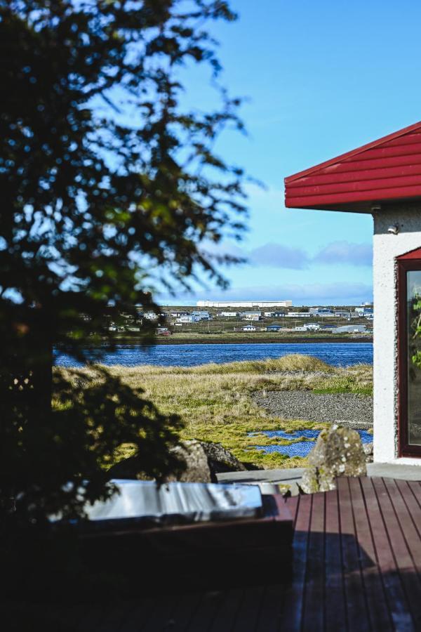 Alka - Cozy Room By The Sea With Private Hot Tub Njarthvik Exteriör bild