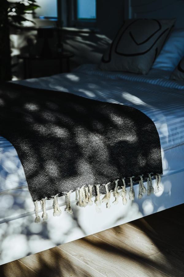 Alka - Cozy Room By The Sea With Private Hot Tub Njarthvik Exteriör bild