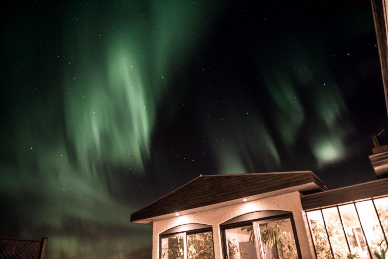 Alka - Cozy Room By The Sea With Private Hot Tub Njarthvik Exteriör bild